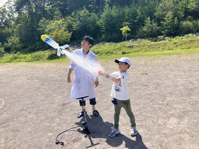 【夏休みの過ごし方】TOMAS理科教室の先生から教わる！夏のサイエンスキャンプ