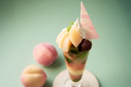 桃の抹茶パフェ