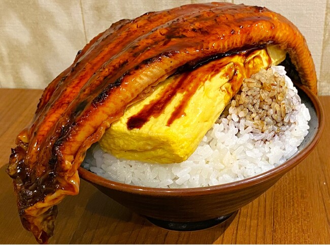 総重量1.5キロのうな玉丼が無料！うなぎを丸ごと1尾使ったの超特盛丼が数量限定で無料に！　「北海道海鮮 にほんいち 本町店」