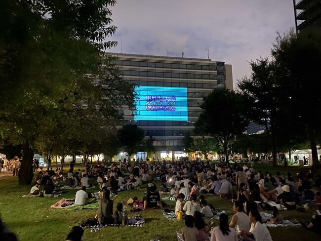 オフィスビル壁面が巨大アニメシアターに！産官学連携でナイトタイムエコノミー活性化イベント開催