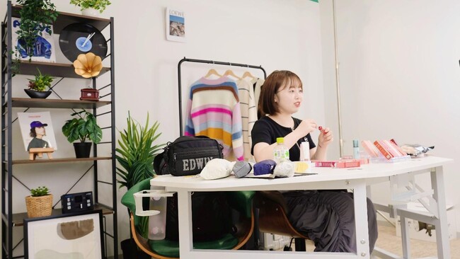 GroupX、TikTok Shop運営支援強化:渋谷スタジオをCAGUUU家具で環境改善