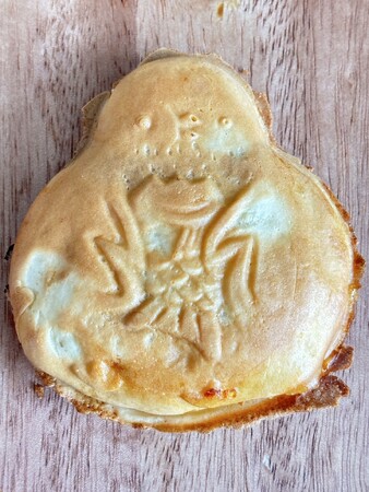 『米粉たい焼き えなが屋』がシマエナガの形をした【えなが焼き】を始めました!