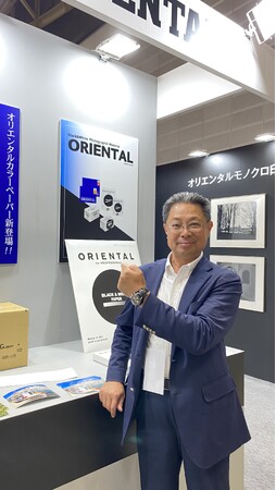 オリエンタル写真工業株式会社 代表取締役社長・有馬登氏が「信長デイトナ」を装着