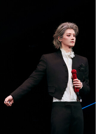 【McQueen】ルハンがマックイーンを着用