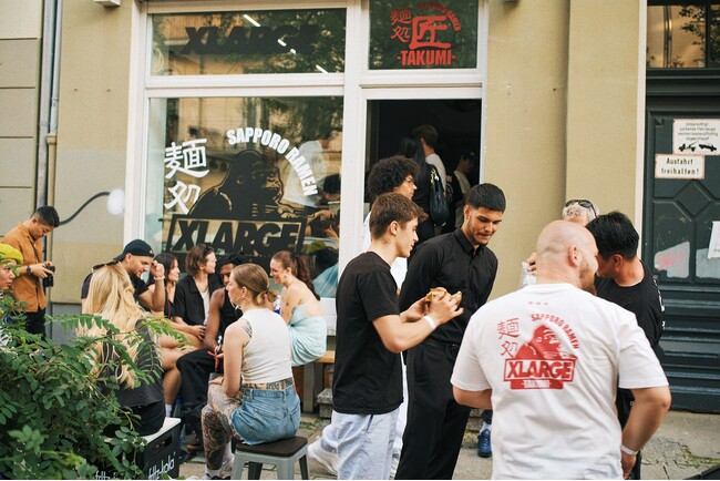 【XLARGE×TAKUMI RAMEN】ヨーロッパで70店舗以上展開する『TAKUMI RAMEN』とグローバルコラボレーション始動