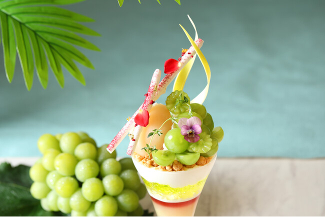 人気No.1　果実の女王と出会う　岡山の2大フルーツを贅沢に楽しめるご褒美パフェが今年も登場。