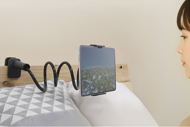 デスクやポールにしっかり固定！スマートフォン／タブレット用のフレキシブルアームスタンド2種を発売。