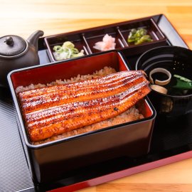 上 梅 鰻重 1,900円 (税込)