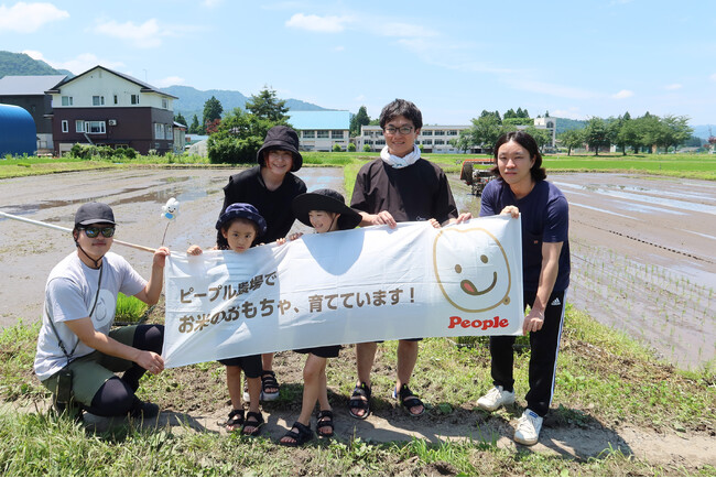 【15周年】「純国産お米のおもちゃ」東京のおもちゃメーカーが”田んぼからおもちゃを作る体験”イベントを実施！