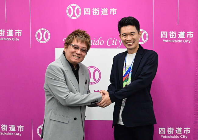 ものまね芸人の花香 よしあきさんが市長を表敬訪問しました!