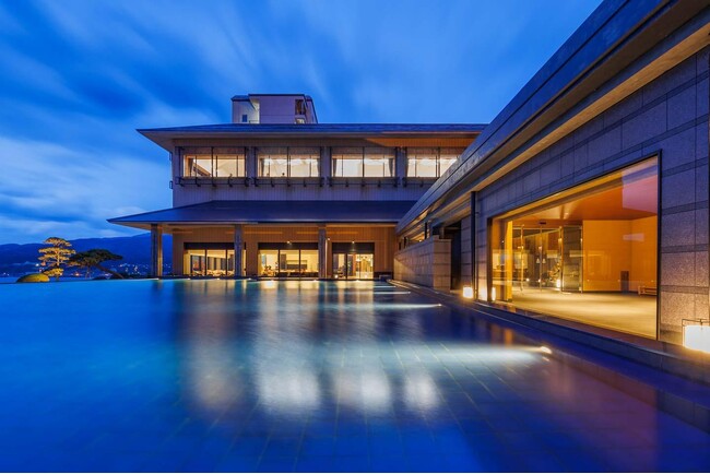 【川崎重工グループのヘリコプター手配サービス Z-Leg(TM)】ヘリコプターで新潟から佐渡島へ行く1泊2日のラグジュアリープラン募集を開始