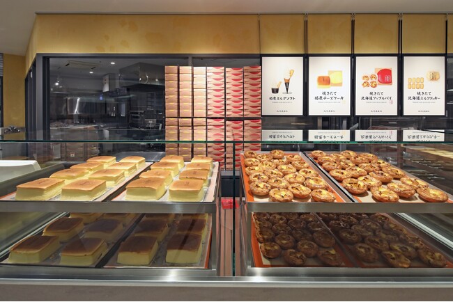 【札幌農学校 新千歳空港ファクトリー店】おかげさまで1周年！感謝を込めて、お買い上げプレゼント（オリジナルスタッキングマグ）や新チーズクッキー先行試食を実施