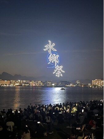 【最大規模 888機をあの有名芸人がプロデュース！？】「松江水郷祭 湖上花火大会」で去年よりバージョンアップしたドローンショーを8月2日・3日に実施