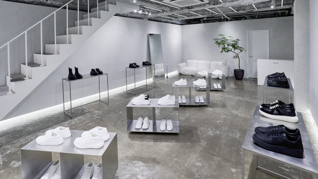 フットウェアブランド「FILLIN（フィルイン）」が、ブランド初のコンセプトストア「FILLIN CONCEPT STORE｜JINNAN」を渋谷・神南にオープン
