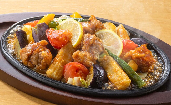 【大戸屋ごはん処フードコート限定】アツアツの鉄板焼き・土鍋ご飯など、“五感が喜ぶ”新メニューが７月１５日（火）より登場！