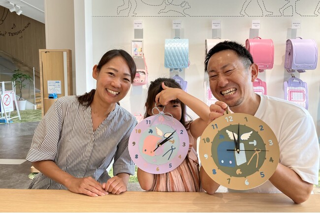 ランドセル生地のパズルを埋めて完成！「世界にひとつだけの時計」がつくれる夏休みワークショップ