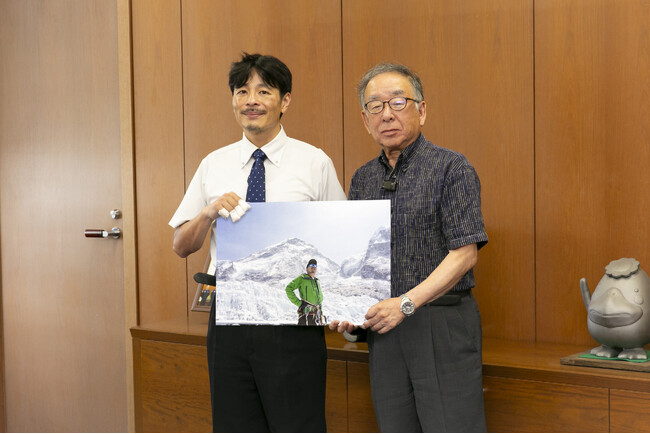 TCB中園医師が”久留米市民初のエベレスト登頂成功”を橋本副市長へご報告。久留米市の子ども達にチャレンジの精神を伝えてまいります。