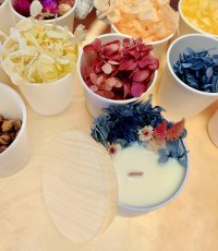 アロマの香りと花の美しさで心を整えるボタニカルキャンドル制作　10月25に日本橋で癒しと感性を育てるワークショップを開催