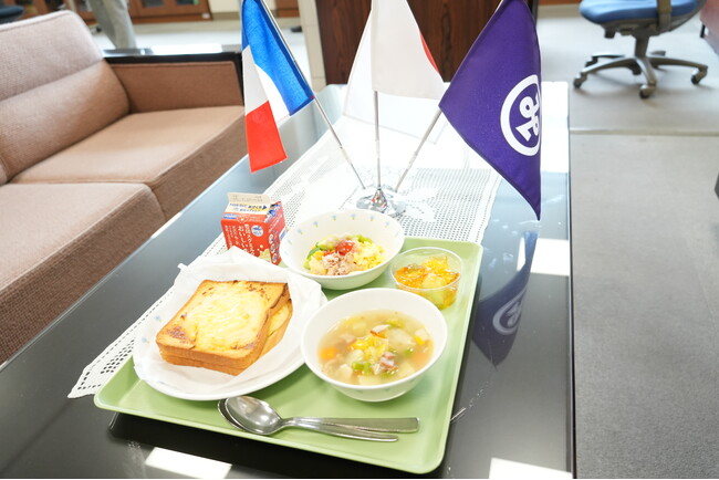 港区内の全区立小・中学校でフランス料理を取り入れた給食を提供しました！