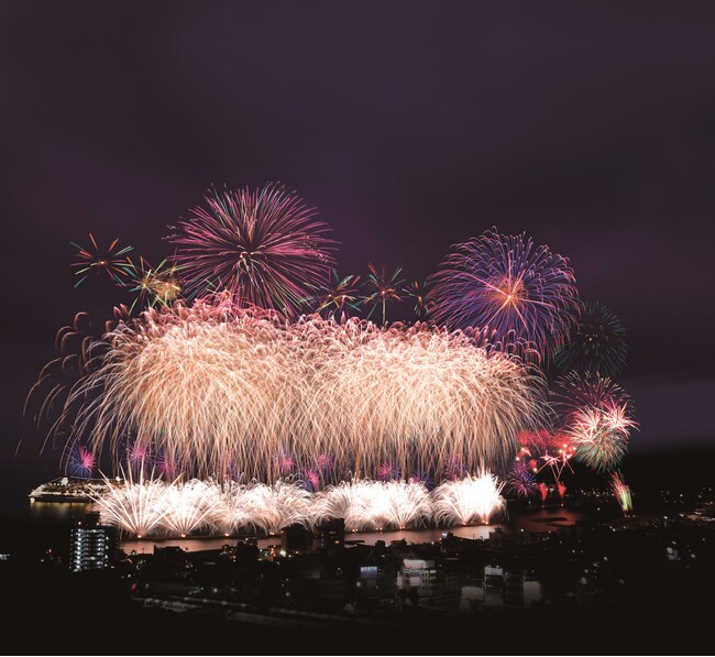 伊東温泉海の花火大会　今年は伊豆最多の14回実施！ 7/26～8/30の期間、最大3夜連続開催