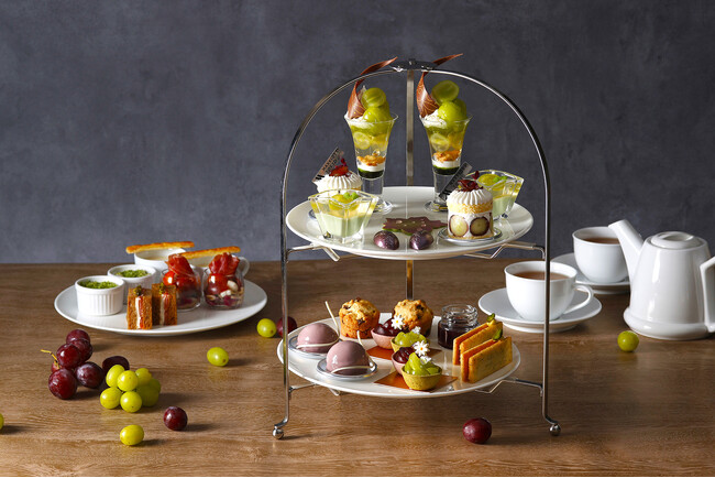 【東京マリオットホテル】果樹園直送の緑と紫の甘くみずみずしい秋の果実を頬張るティータイム「Afternoon Tea -Autumn Grape Elegance-」を発売