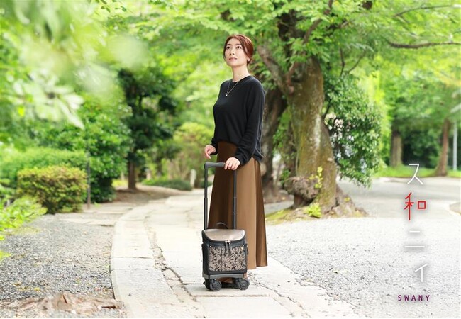 【SWANY】日本三大織物「桐生織」を纏う エレガントなキャリーバッグ「KIRYU」新発売