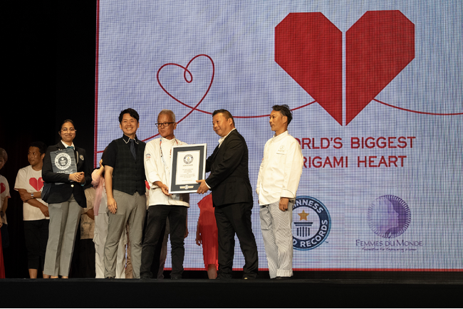 《 世界最大のハートの折り紙 》大阪・関西万博　仏ナショナルデーにフランス館でギネス世界記録(TM)達成／ファム・デュ・モンド主催　ジャンナッツ × メゾンカイザー