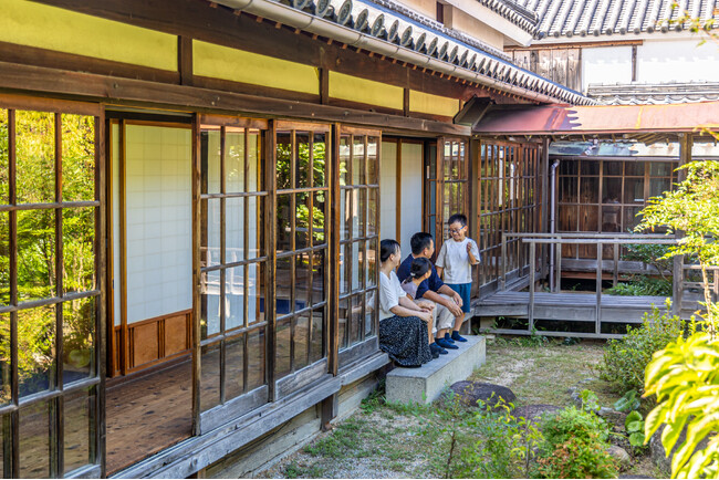 【瀬戸内国際芸術祭2025公式ツアー】夏会期・初開催の志度・津田・引田コースも出発！インバウンド向け英語ガイドツアーも