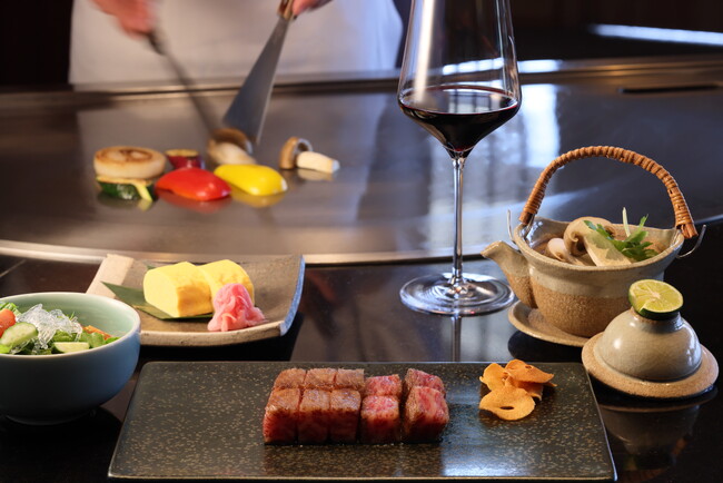 【琵琶湖ホテル】「松茸」や「近江牛」などを味わう期間限定ランチメニュー　目の前で焼き上げるライブ感が楽しい鉄板焼に、秋の味覚満載の日本料理　出来立て・作り立てを楽しむ彩り豊かなイタリアンビュッフェも