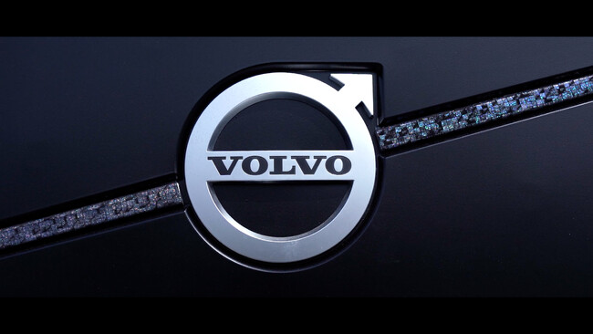老舗デニムファクトリー青木被服がVOLVOトラックをデニムで制作! 内外装を岡山デニムで手がけた異業種コラボのコンセプトVOLVOトラック「BLUE BLOOD (ブルーブラッド)」が完成!