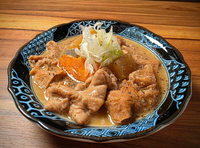 なぜ真夏に！？　極上[とろフワ]煮込みの専門店「煮込の我家　本店」8月1日オープン！