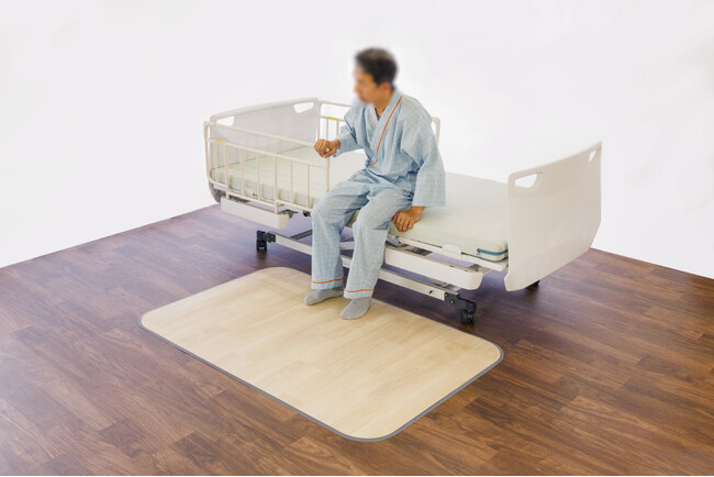 転倒骨折予防フロア&マット『ころやわ』に、シリーズ最新作『ころやわマットIII（スリー）』が登場＆数量限定で先行有償モニターキャンペーンを実施 。