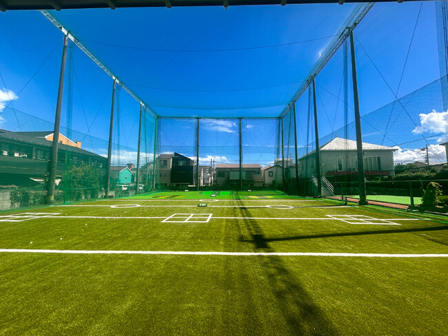 全長35ヤードのショートレンジ練習場にトップトレーサー・レンジ