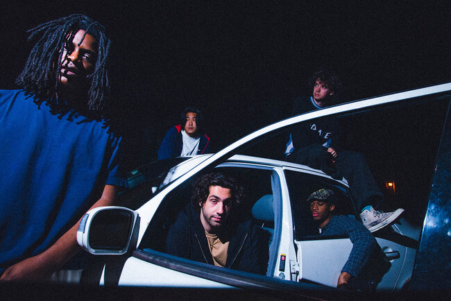 NYのジャンルレスHip-HopコレクティブWHATMORE（ワットモア）が待望の新曲「CHICKEN SHOP DATE」と地元で撮影したMVを公開、深夜のチキンショップでマイクリレー