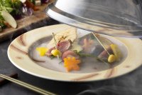 伊豆マリオットホテル修善寺
秋の夜長を楽しむ燻製ディナーで “食欲の秋”を堪能
「Dynamic Share Plate Dinner  ～Smoky & Cozy～」発売