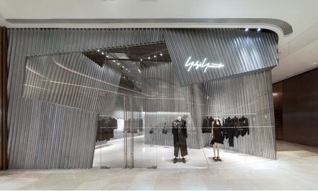 Yohji Yamamoto 中国南京に新店舗をオープン。