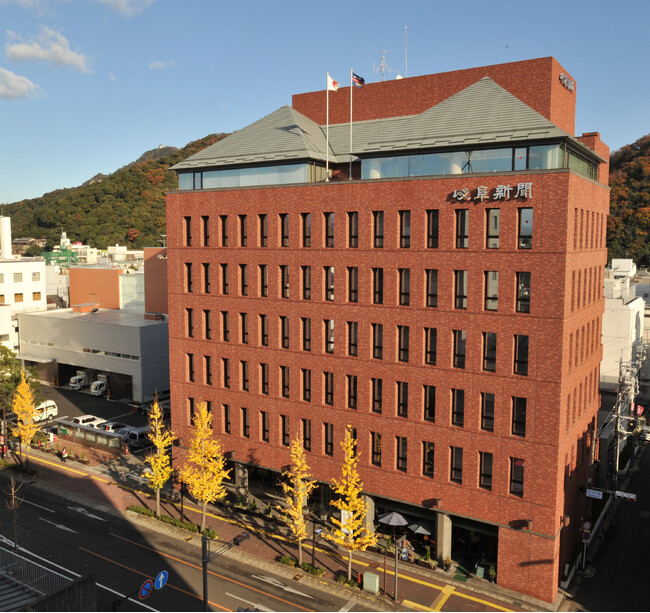 岐阜新聞社が自動音声応答システム「DXでんわ」を導入。1つの電話番号で3つの窓口機能を運用する際の“不便”を解消