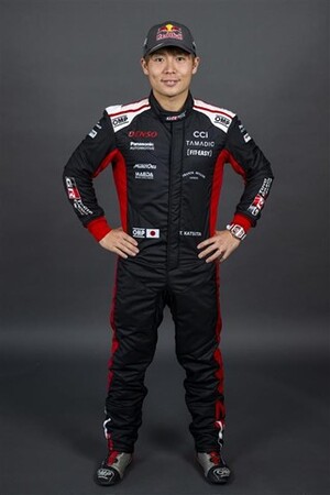 WRCラリードライバー《勝田貴元選手》&全日本ラリードライバー《勝田範彦選手》が8月11日開催の「FUELFEST JAPAN」で、富士メインコースを「GRヤリス」にて、2人でデモ・ランを繰り広げます