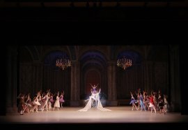 舞台全景(写真：スタッフテス)