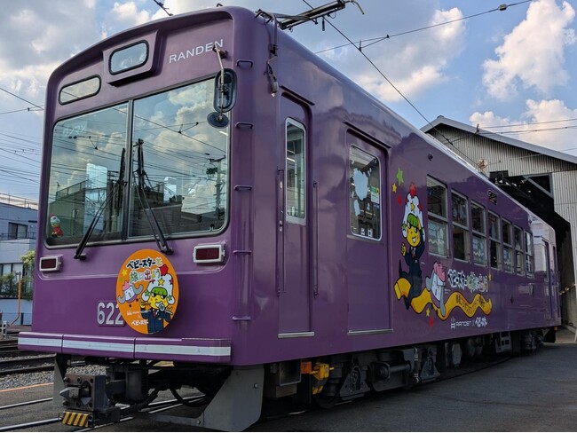 いよいよ運行スタート！嵐電のベビースターラッピングトレインで京都の旅に出よう！