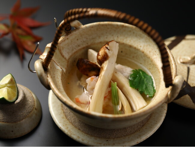 【奥湯河原温泉・山翠楼 SANSUIROU】季節の会席と味わう「松茸土瓶蒸し」付プラン を販売開始