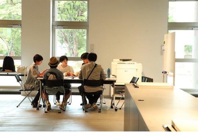 秋田に縁のあるZINEを集めた「ZINE STORE AKITA」が秋田市文化創造館内のショップ〇HAJIMARUで開催中