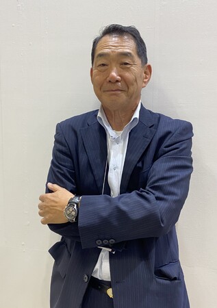 株式会社トミカラー 常務取締役・渡辺孝次氏、「信長デイトナ」を装着体験｜PHOTO NEXT2025にて実施