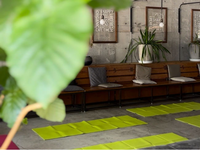 サラダ専門店がピラティススタジオに変身！GREEN BROTHERS × pilates Kが提案する、新しいウェルネス体験