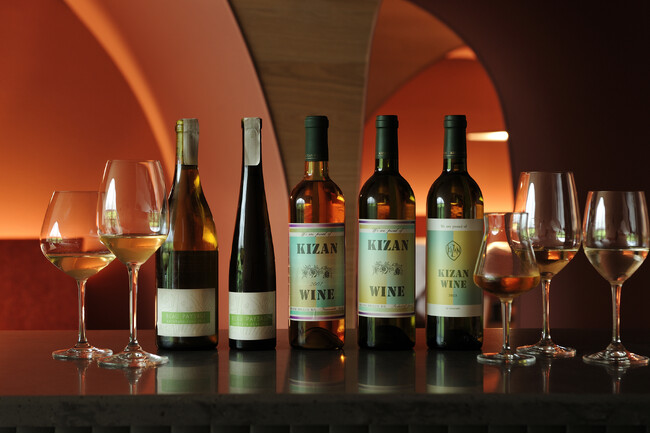 【リゾナーレ八ヶ岳】ワインリゾートが提案する山梨県の希少なワインのバックヴィンテージを楽しみ尽くすプラン「究極の山梨ワインステイ」販売