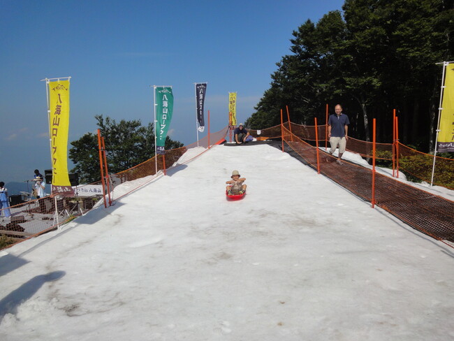 【六日町 八海山スキー場 ・ 八海山ロープウェー】真夏でも天然雪で楽しめる!「夏の天空雪まつり in八海山」を開催