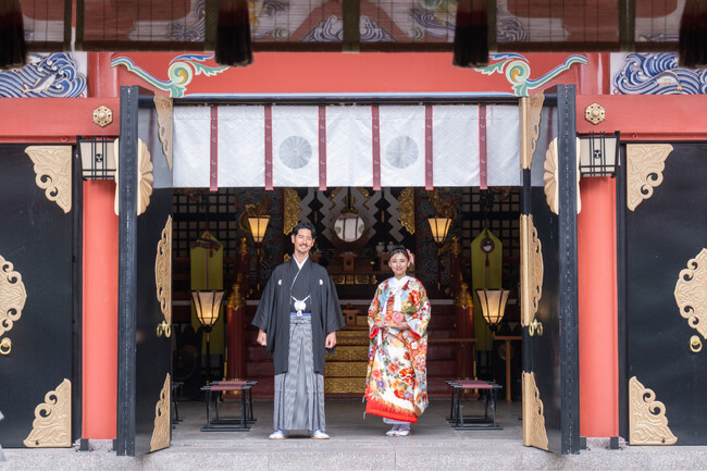 【沖縄で誓う“命の継承”】ご先祖様に感謝を捧げ、神様のもとで夫婦の縁を結ぶ。東北で10年の和婚文化を育んだ空地音ハーモニーが届ける、“本質的な結婚式”という新たな文化提案「琉球和婚」、始動。