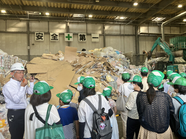 「夏休み小中学生 さんぱい施設見学エコツアー」で京都市内の児童・生徒が当社工場を見学