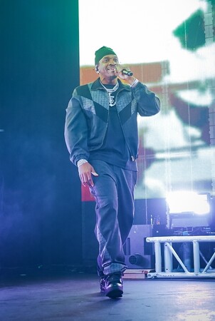 【ルイ・ヴィトン】クリプスのプシャ・Tとノー・マリス、ニューヨークでルイ・ヴィトンを着用しパフォーマンス