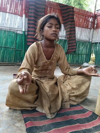 インドの路上生活の子どもたちに「生きる力」を届ける--結び手、ユニセフの教材を活用したモラル・ライフスキル教育を開始